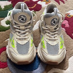 AXEL ARIGATO
Beige Marathon Sneakers